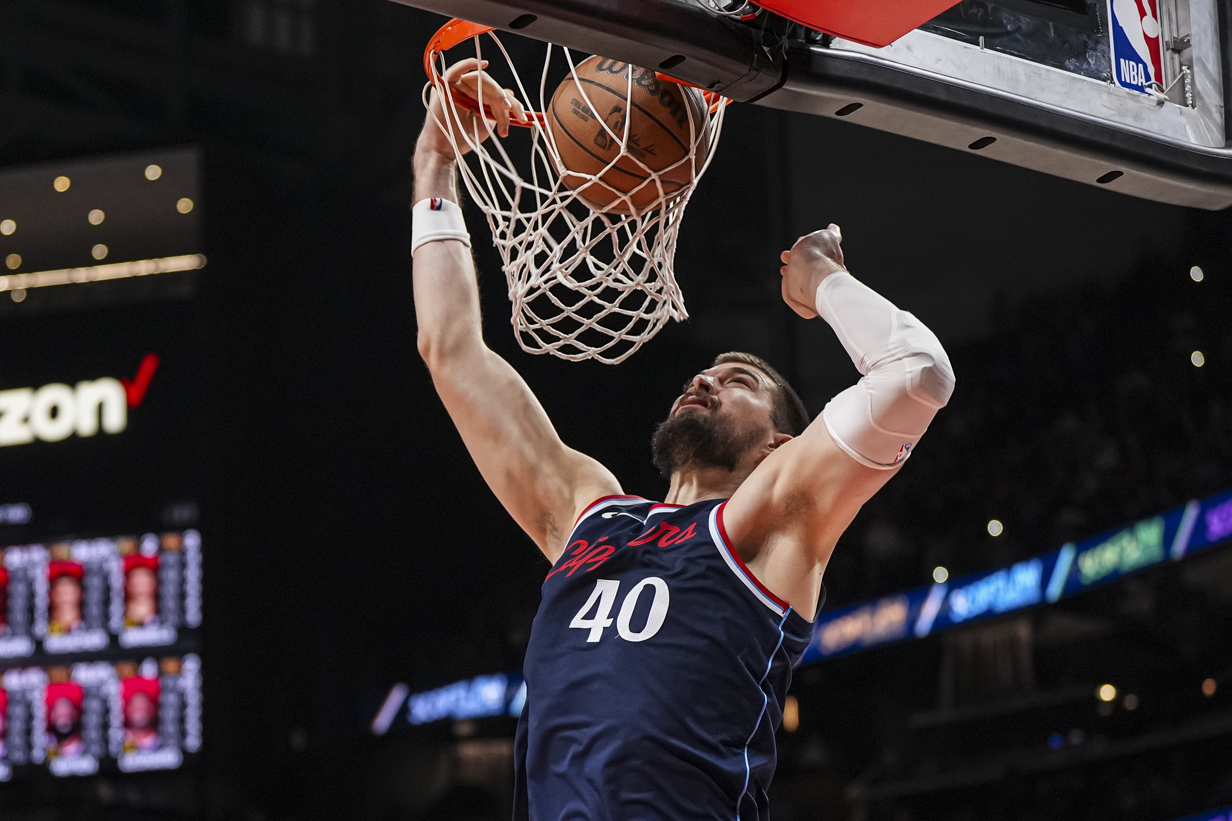 面对双塔爆砍28+20!美记:再次申明 祖巴茨就是快船本赛季的MVP