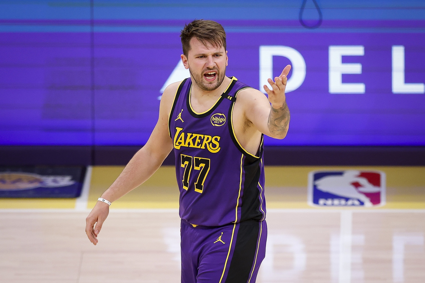 自带体系!东契奇首秀以来湖人每百回合出手42.3次三分 同期第二